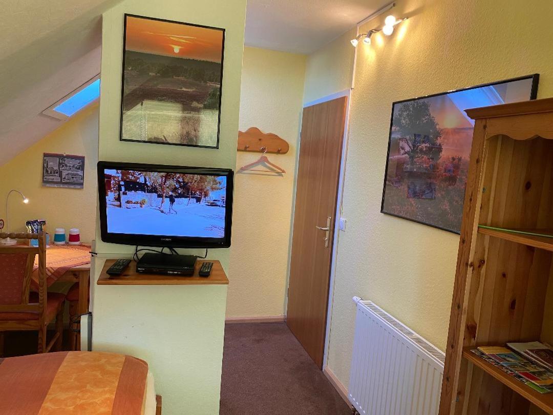 Gemuetliches Zimmer Zentral In Der Lueneburger Heide Schneverdingen Exterior photo